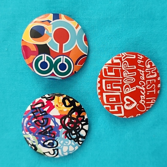 EUC Coach Poppy Cellection Limited Edition Buttons Pins - Picture 1 of 5